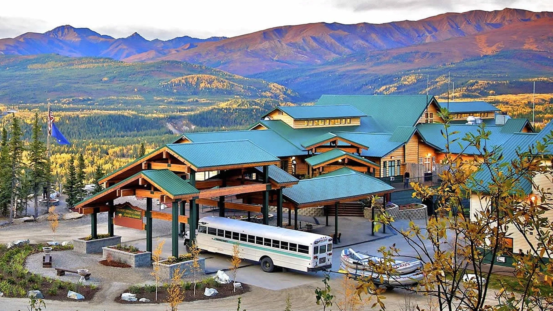 百夫長旅遊_北美_阿拉斯加_棕熊_Grande_Denali_Lodge01