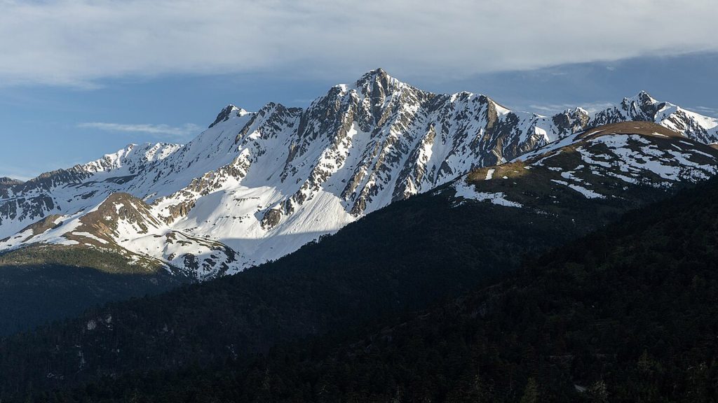 百夫長旅遊_亞洲_新疆_白馬雪山_雪山埡口01