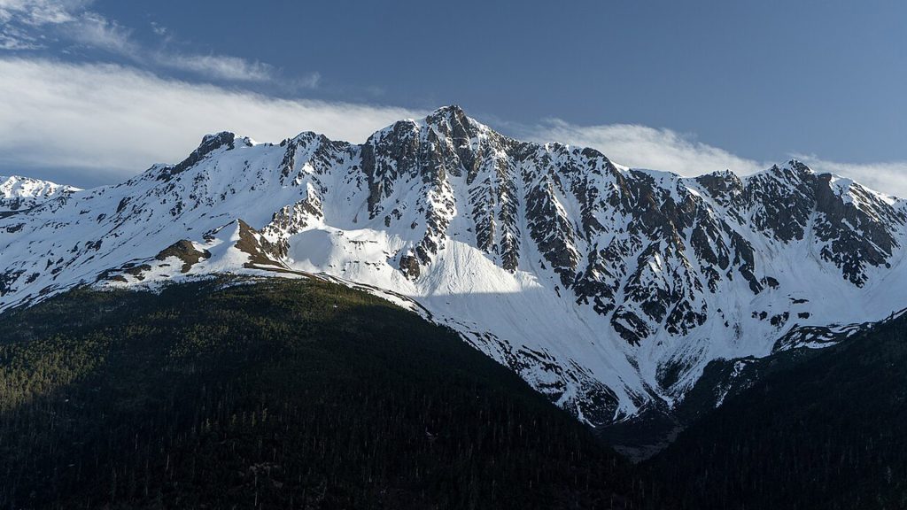 百夫長旅遊_亞洲_新疆_白馬雪山_雪山埡口02