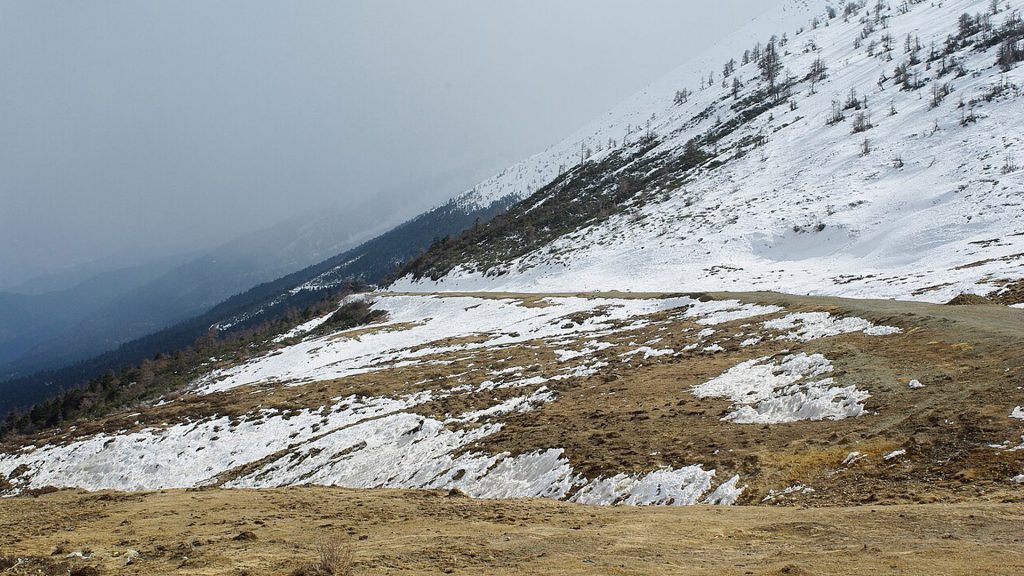 百夫長旅遊_亞洲_新疆_白馬雪山_雪山埡口03