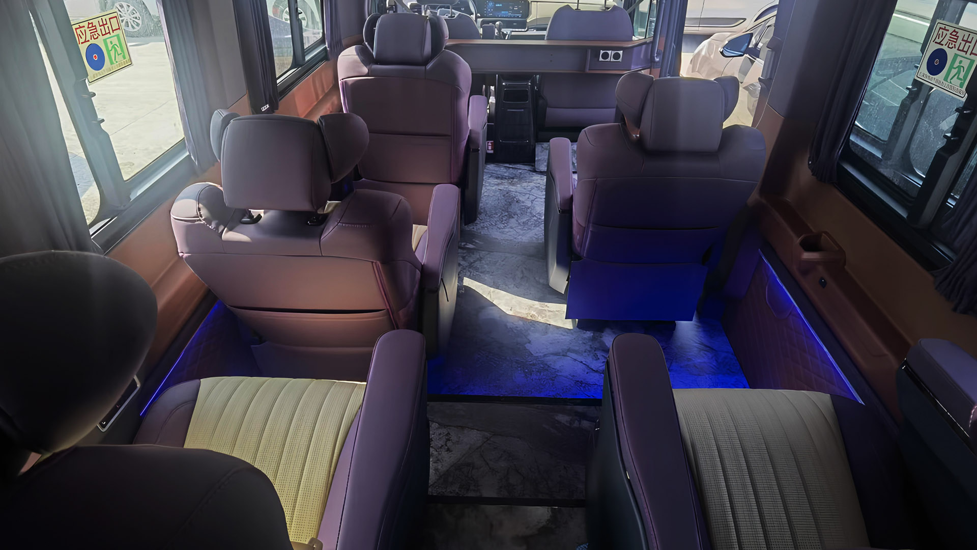 百夫長旅遊_亞洲_新疆_七人座艙房車s05