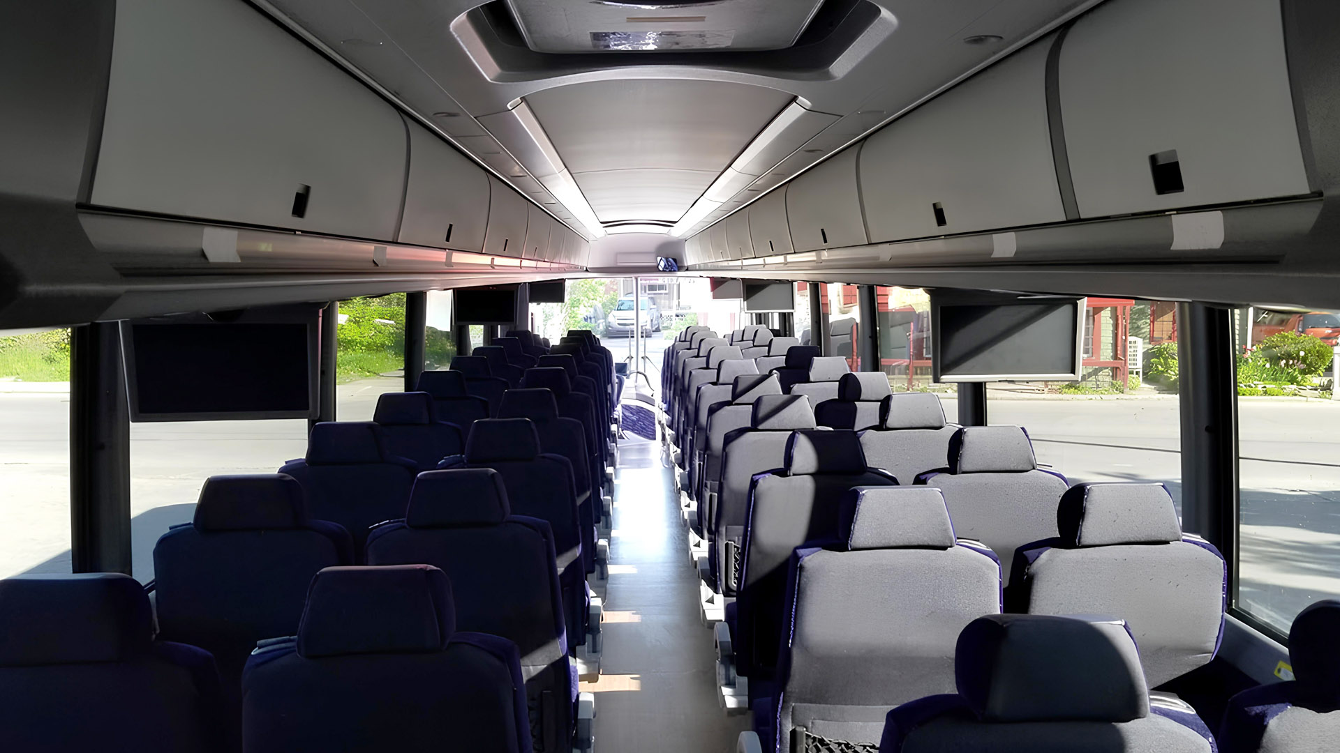百夫長旅遊_北美_加東_瘋楓葉_覽車01